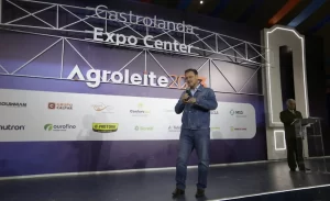 Ministro Carlos Fávaro na abertura da Agroleite - Conexão Agro