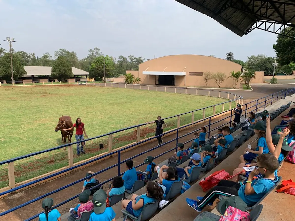 Visita crianças na Sociedade Rural do Paraná - Conexão Agro