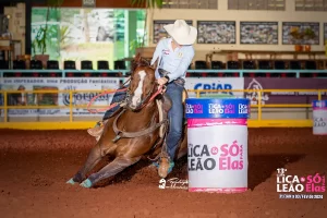 Competidora Caroline Rugolo provas equestre patrocínio - conexão agro