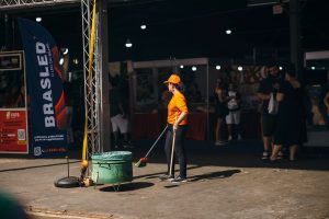 lixo equipe de limpeza Expolondrina Conexão Agro