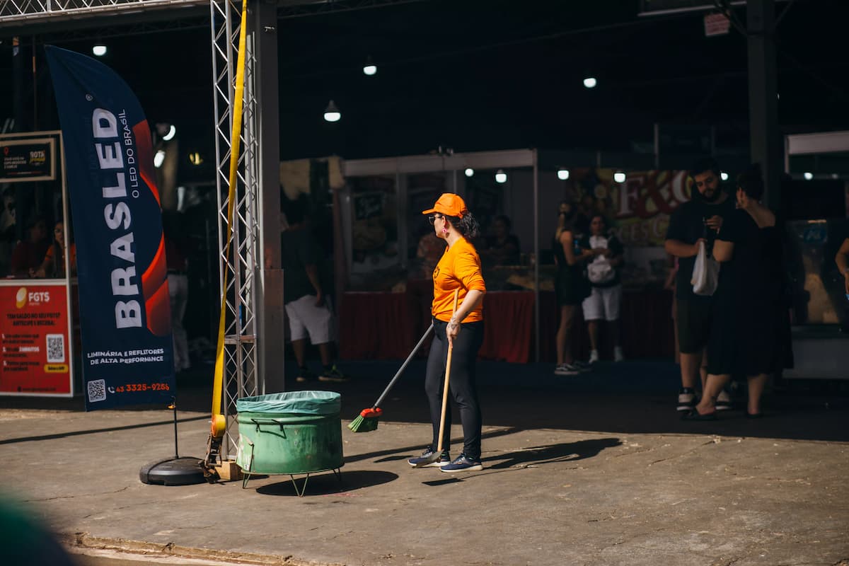 lixo equipe de limpeza Expolondrina Conexão Agro
